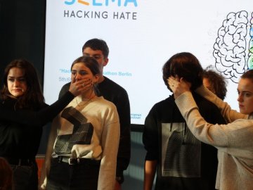 The consequences of online hate speech – a teenager’s perspective